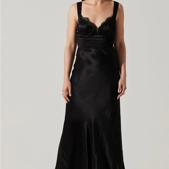 Aeris Satin Lace Trim Maxi Dress - Black / Xs